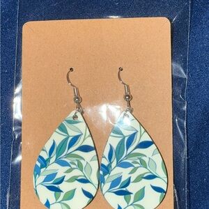 Leaf Pattern Teardrop Earrings